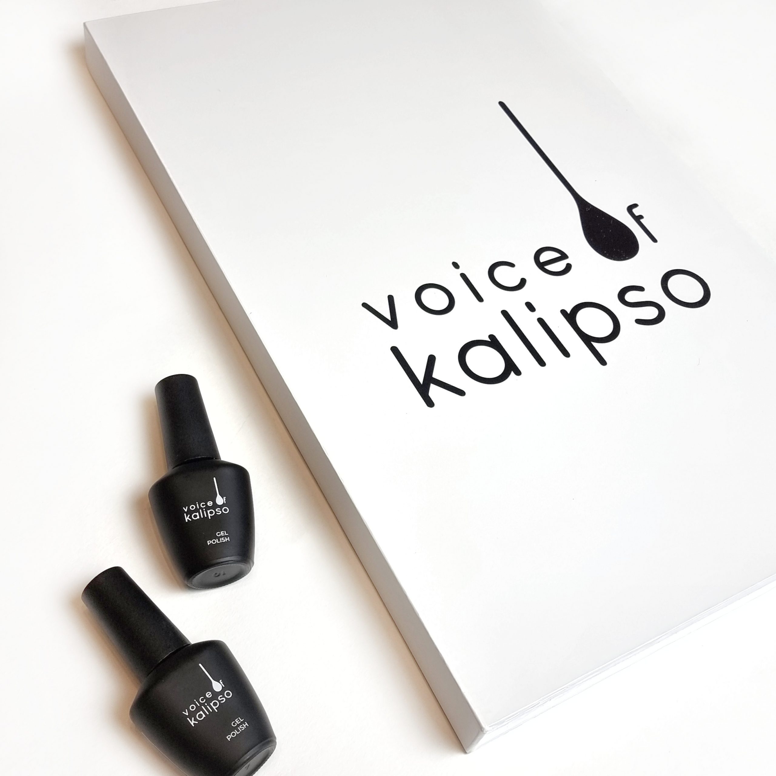 Kniga palitra Voice of Kalipso dlya demonstratsii gel polishov